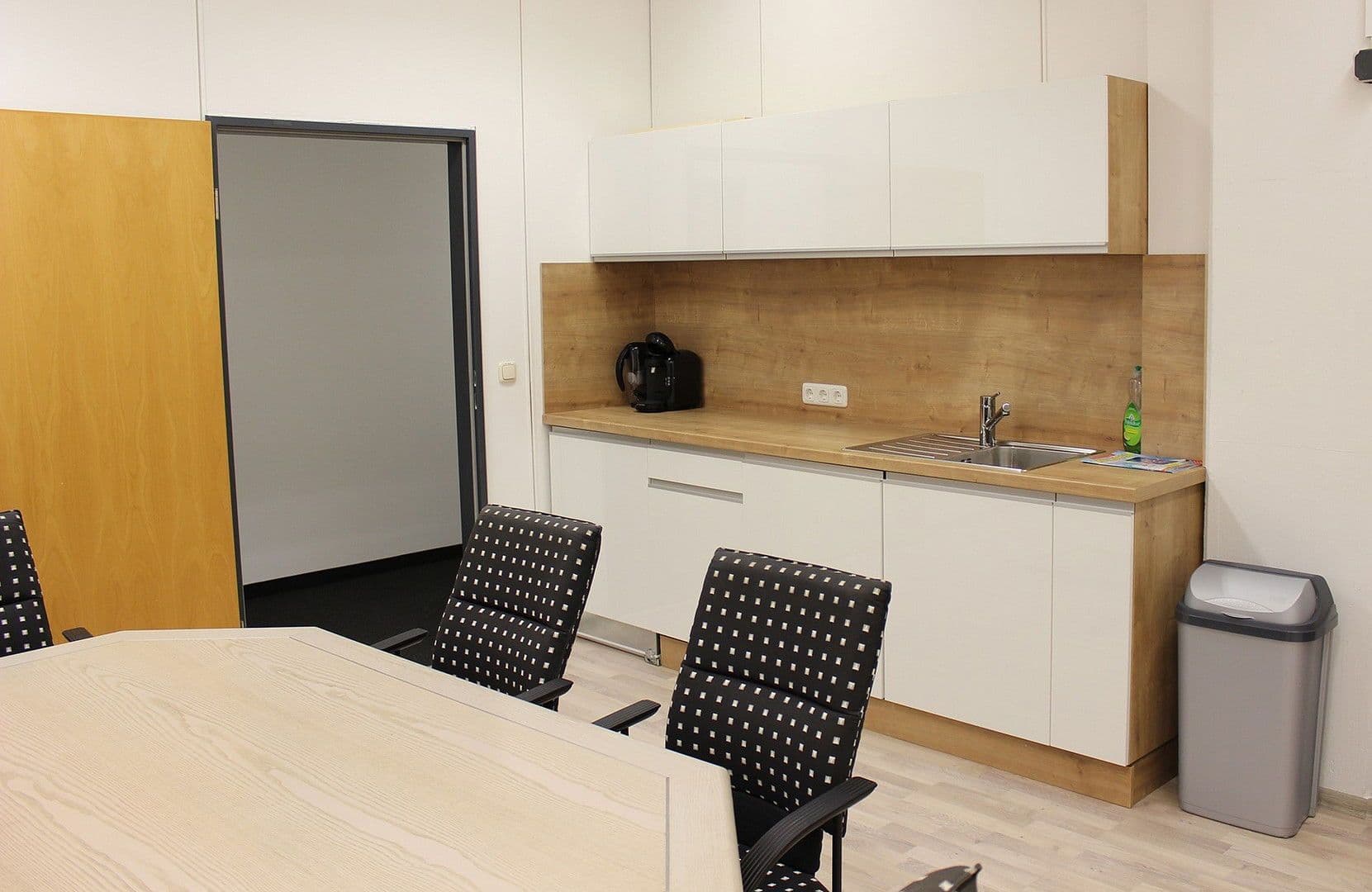 office to rent, 24 m², Brixenerstr. 8, Augsburg, Bavaria office to rent, 24 m², Brixenerstr. 8, Augsburg, Bavaria