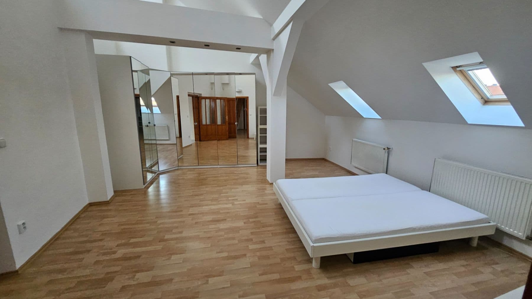 4 bedroom flat to rent, 180 m², Škroupovo náměstí, Prague, Prague 4 bedroom flat to rent, 180 m², Škroupovo náměstí, Prague, Prague