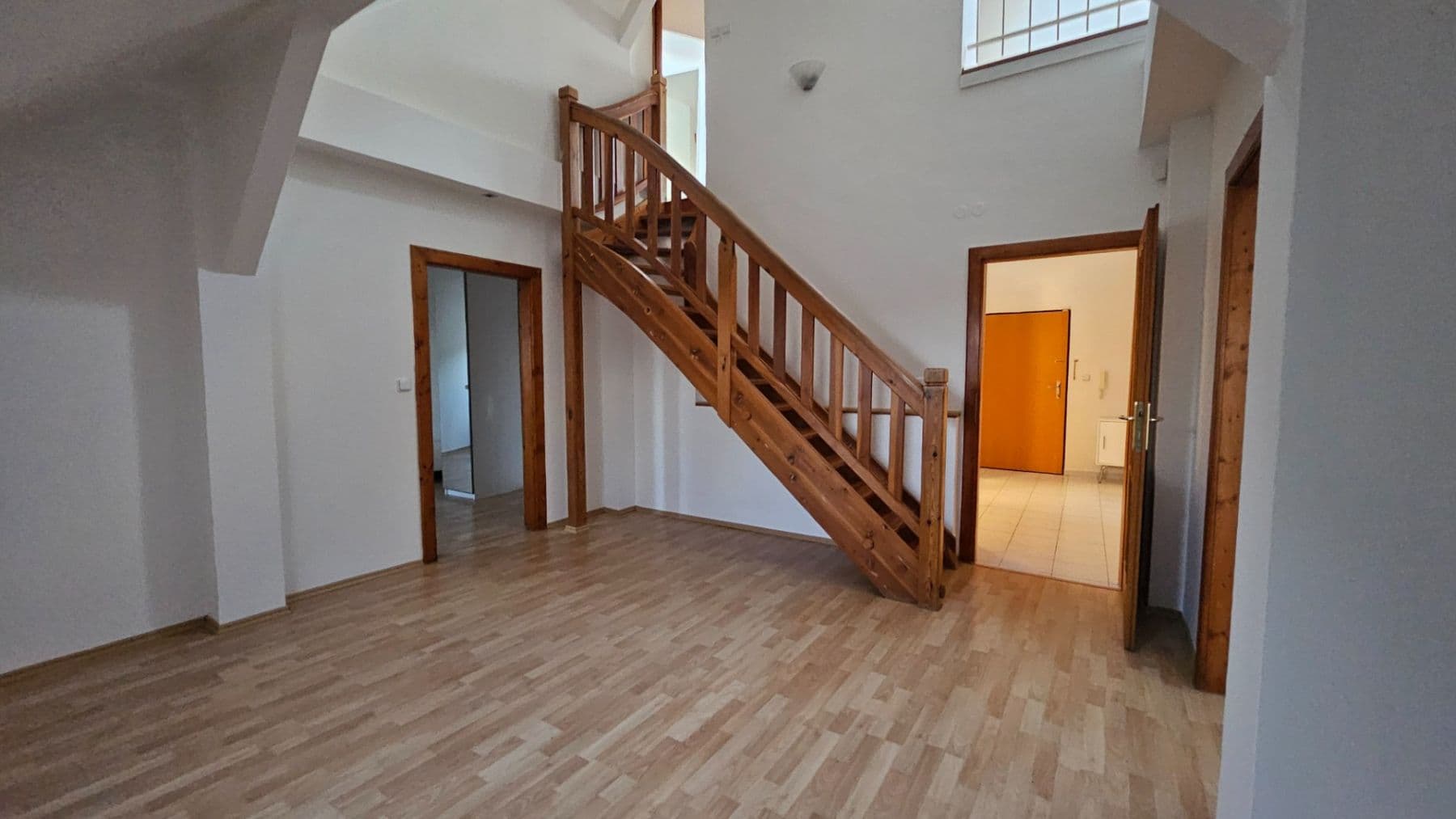 4 bedroom flat to rent, 180 m², Škroupovo náměstí, Prague, Prague 4 bedroom flat to rent, 180 m², Škroupovo náměstí, Prague, Prague