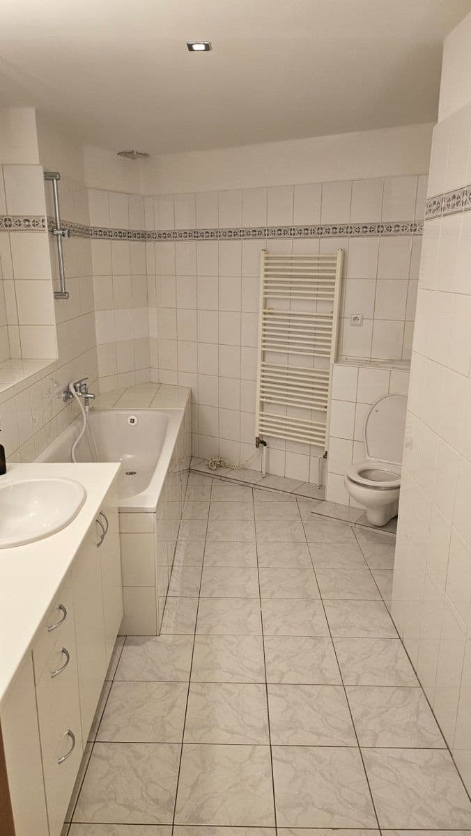 4 bedroom flat to rent, 180 m², Škroupovo náměstí, Prague, Prague 4 bedroom flat to rent, 180 m², Škroupovo náměstí, Prague, Prague