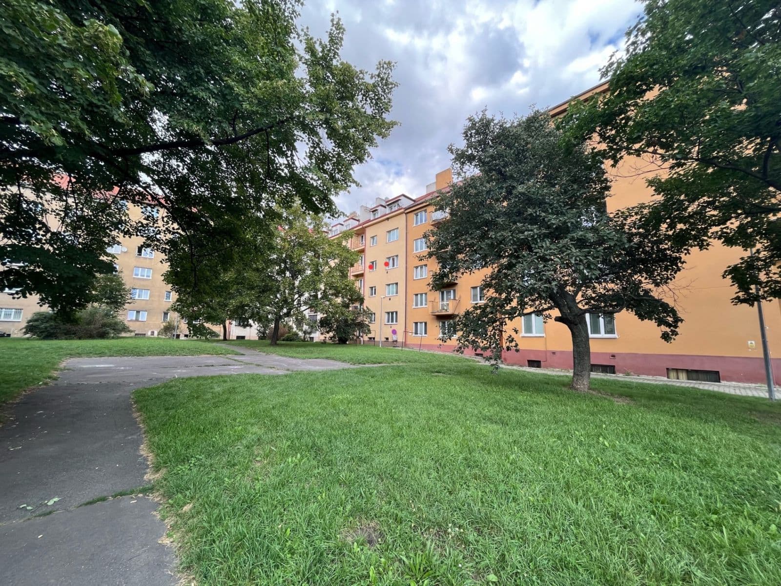 1 bedroom with open-plan kitchen flat to rent, 36 m², Pod Strojírnami, Prague, Prague 1 bedroom with open-plan kitchen flat to rent, 36 m², Pod Strojírnami, Prague, Prague