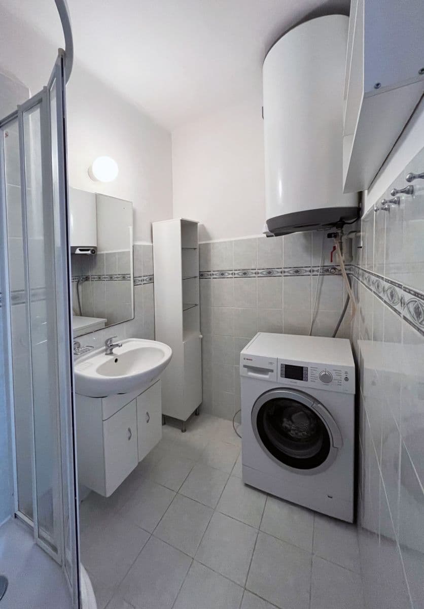 1 bedroom with open-plan kitchen flat to rent, 36 m², Pod Strojírnami, Prague, Prague 1 bedroom with open-plan kitchen flat to rent, 36 m², Pod Strojírnami, Prague, Prague