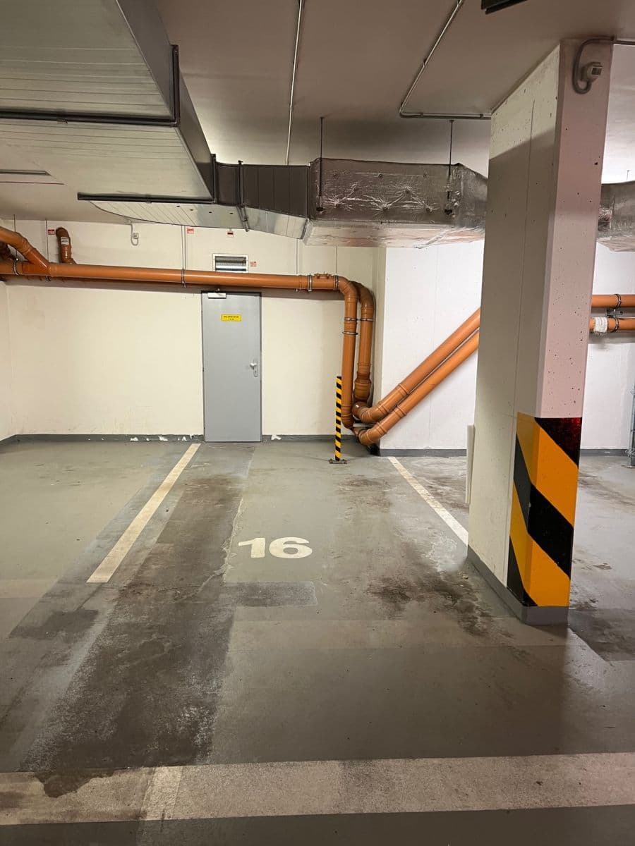 1 bedroom with open-plan kitchen flat to rent, 56 m², Sazovická, Prague, Prague 1 bedroom with open-plan kitchen flat to rent, 56 m², Sazovická, Prague, Prague