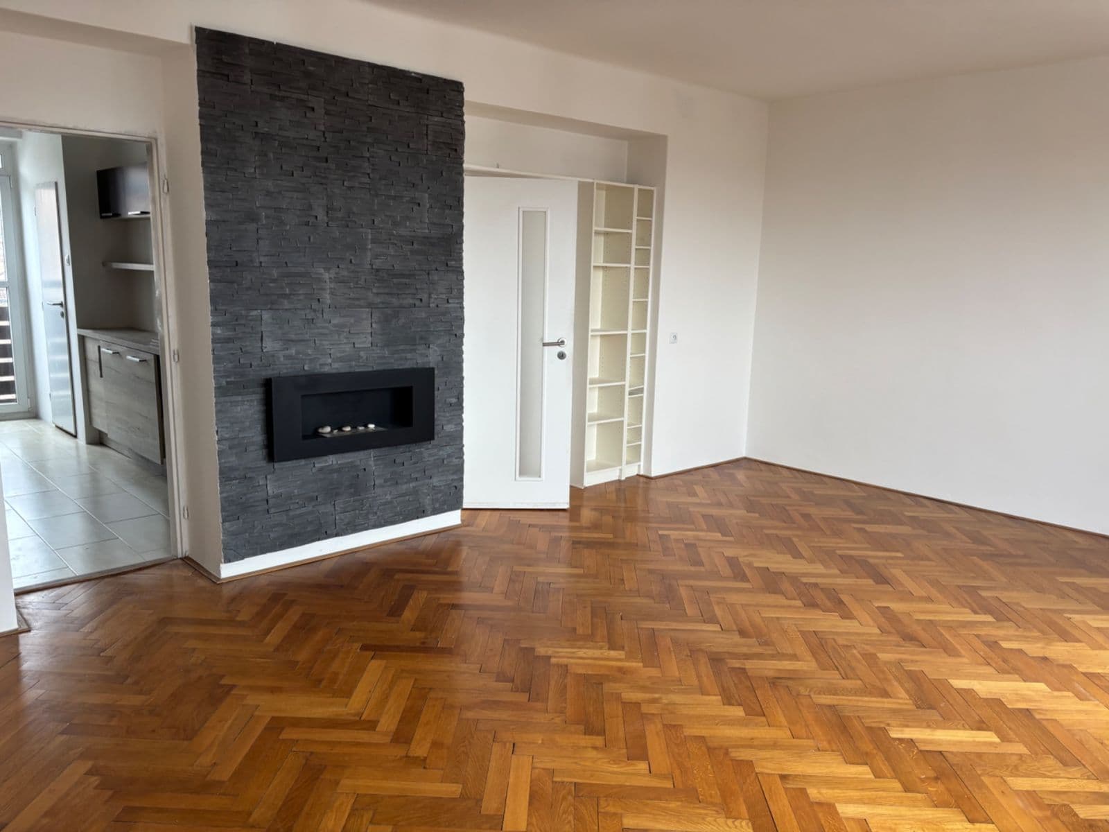 3 bedroom flat to rent, 77 m², Černokostelecká, Prague, Prague 3 bedroom flat to rent, 77 m², Černokostelecká, Prague, Prague