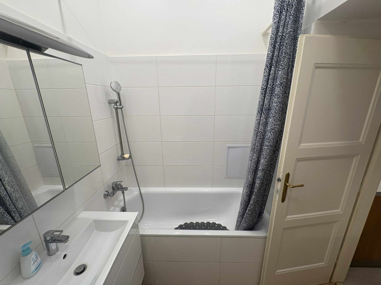 2 bedroom flat to rent, 49 m², Na Louži, Prague, Prague 2 bedroom flat to rent, 49 m², Na Louži, Prague, Prague