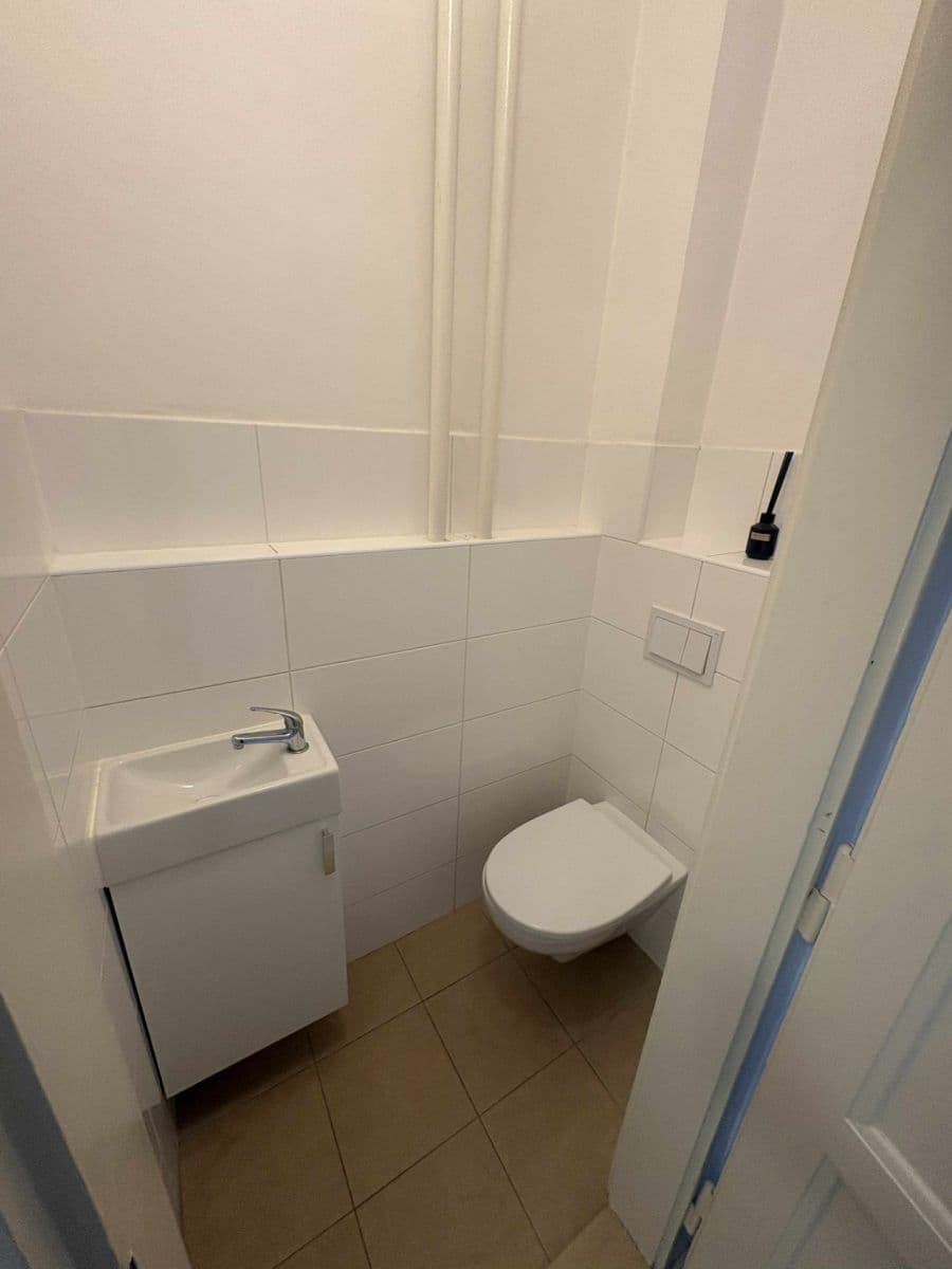 2 bedroom flat to rent, 49 m², Na Louži, Prague, Prague 2 bedroom flat to rent, 49 m², Na Louži, Prague, Prague