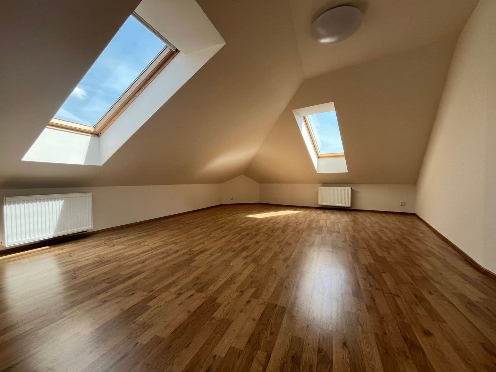 1 bedroom with open-plan kitchen flat to rent, 65 m², Brno, Jihomoravský Region 1 bedroom with open-plan kitchen flat to rent, 65 m², Brno, Jihomoravský Region