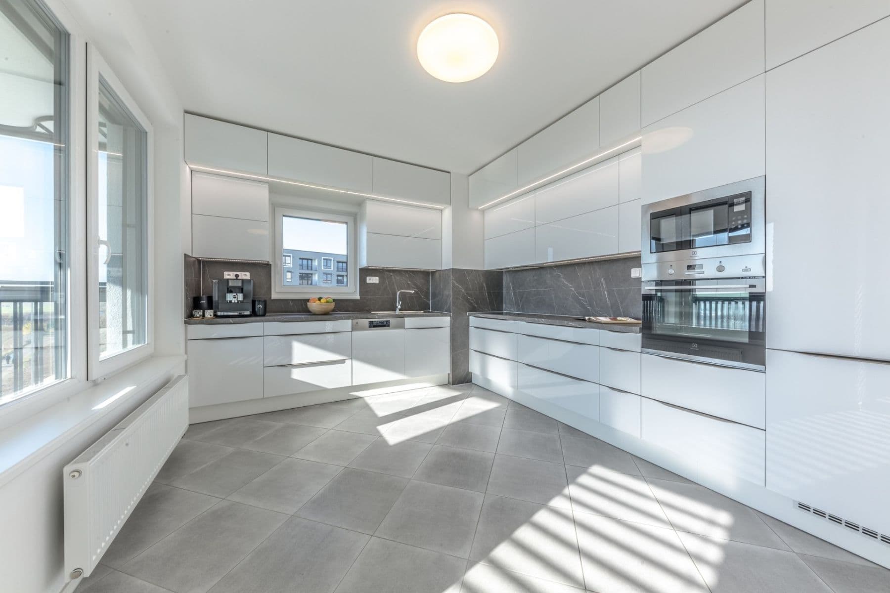 3 bedroom with open-plan kitchen flat to rent, 101 m², Stočesova, Prague, Prague 3 bedroom with open-plan kitchen flat to rent, 101 m², Stočesova, Prague, Prague