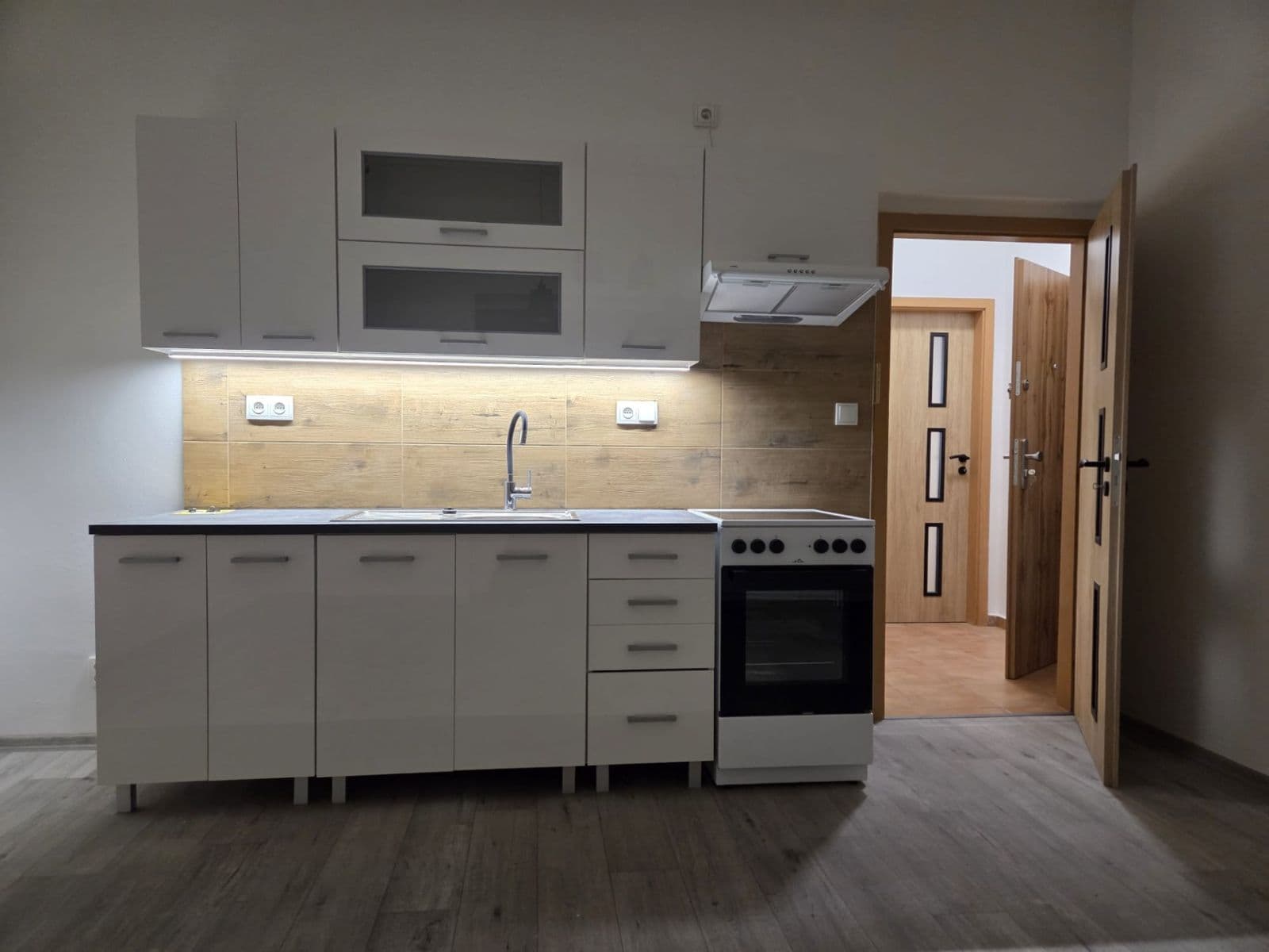 1 bedroom with open-plan kitchen flat to rent, 60 m², Ulice práce, Ústí nad Labem, Ústecký Region 1 bedroom with open-plan kitchen flat to rent, 60 m², Ulice práce, Ústí nad Labem, Ústecký Region