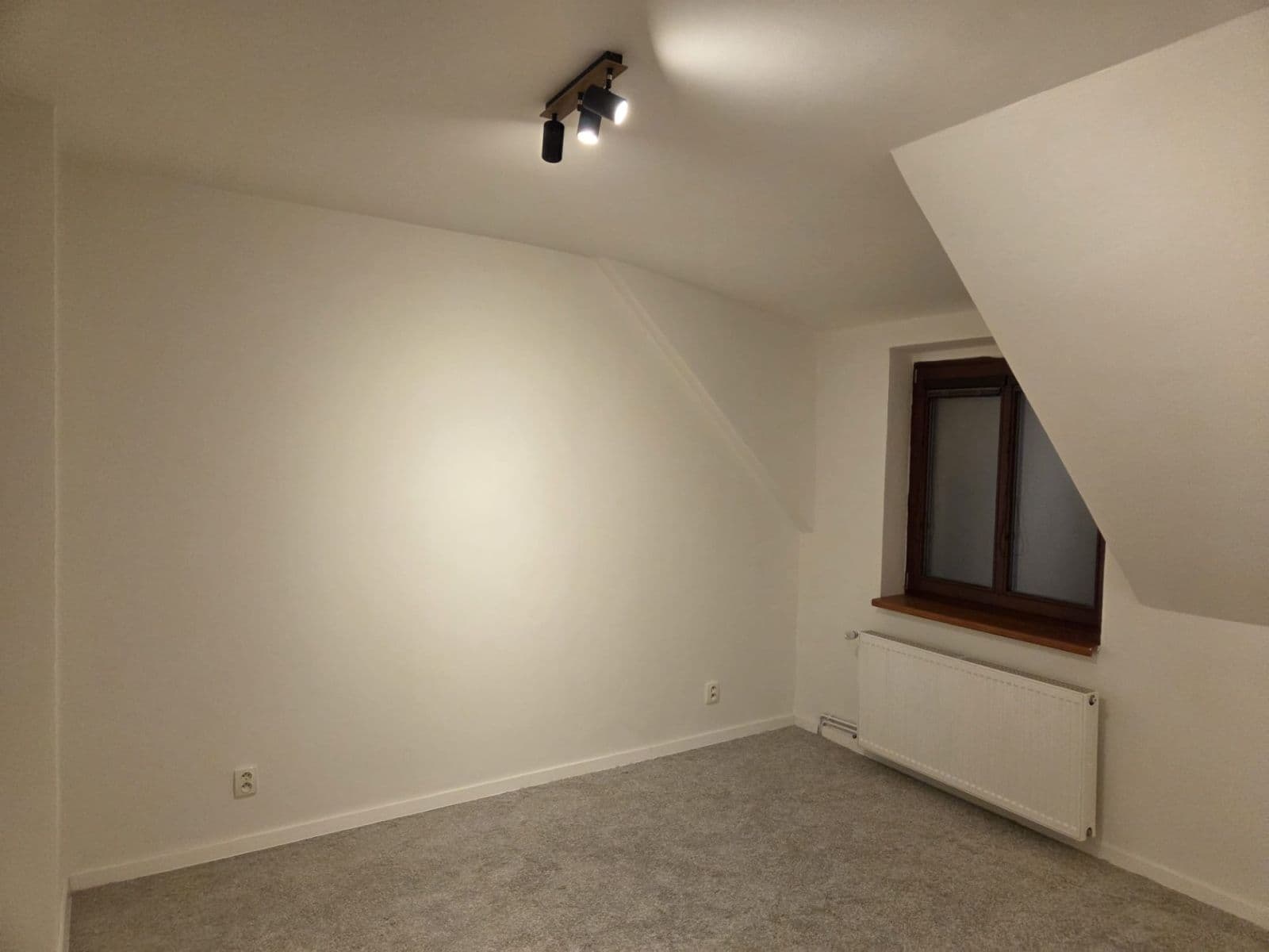 1 bedroom with open-plan kitchen flat to rent, 60 m², Ulice práce, Ústí nad Labem, Ústecký Region 1 bedroom with open-plan kitchen flat to rent, 60 m², Ulice práce, Ústí nad Labem, Ústecký Region