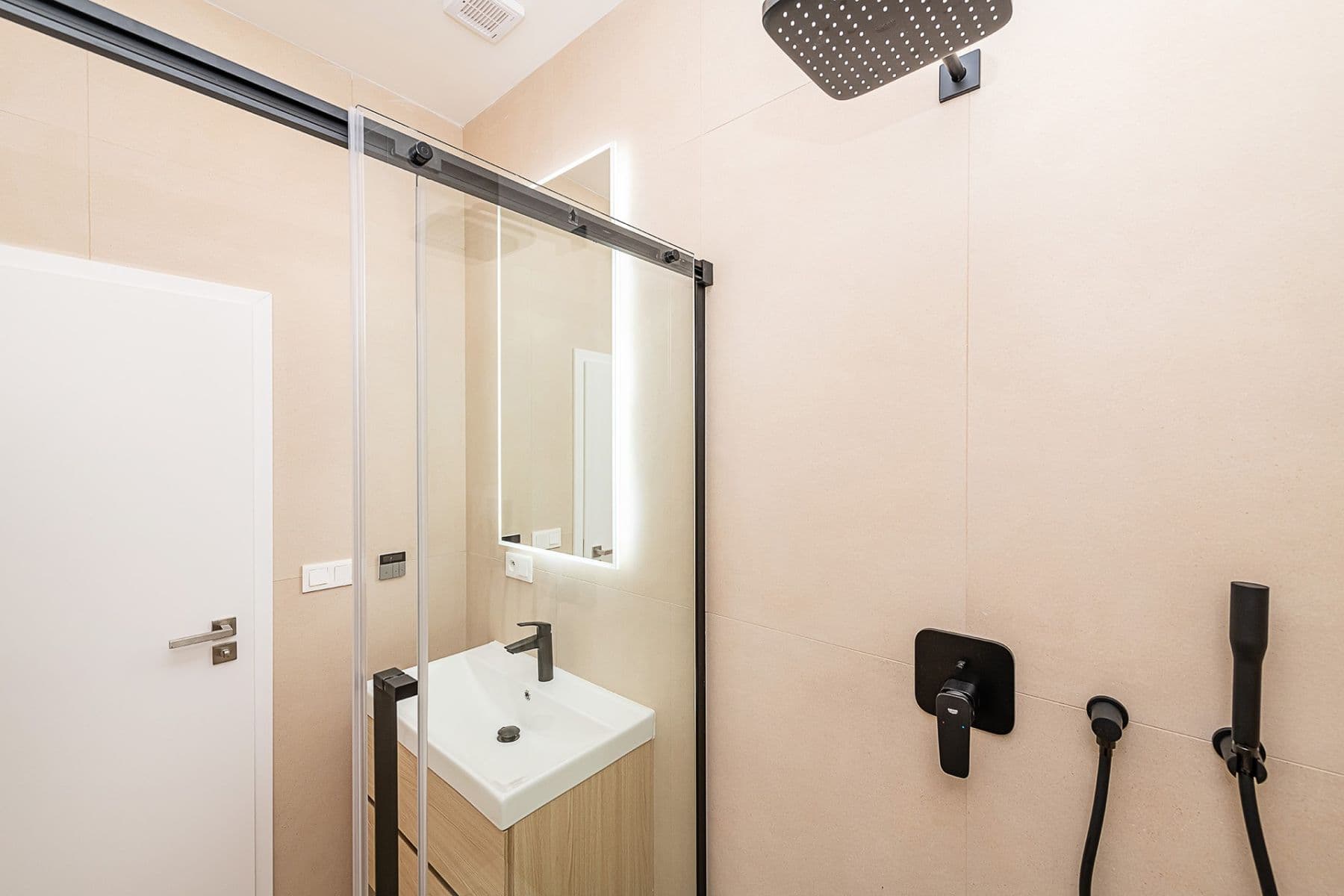 1 bedroom with open-plan kitchen flat for sale, 42 m², Bulharská, Prague, Prague 1 bedroom with open-plan kitchen flat for sale, 42 m², Bulharská, Prague, Prague