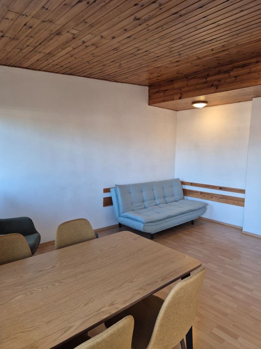 2 bedroom with open-plan kitchen flat to rent, 82 m², Hněvkovského, Brno, Jihomoravský Region 2 bedroom with open-plan kitchen flat to rent, 82 m², Hněvkovského, Brno, Jihomoravský Region