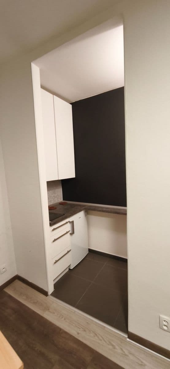 Studio flat to rent, 21 m², Konšelská, Prague, Prague Studio flat to rent, 21 m², Konšelská, Prague, Prague