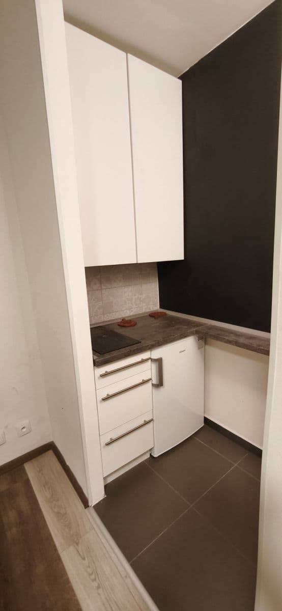 Studio flat to rent, 21 m², Konšelská, Prague, Prague Studio flat to rent, 21 m², Konšelská, Prague, Prague