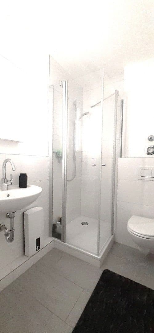 3 bedroom flat to rent, 90 m², Rheinbrohler Weg 30, Düsseldorf, North Rhine-Westphalia 3 bedroom flat to rent, 90 m², Rheinbrohler Weg 30, Düsseldorf, North Rhine-Westphalia