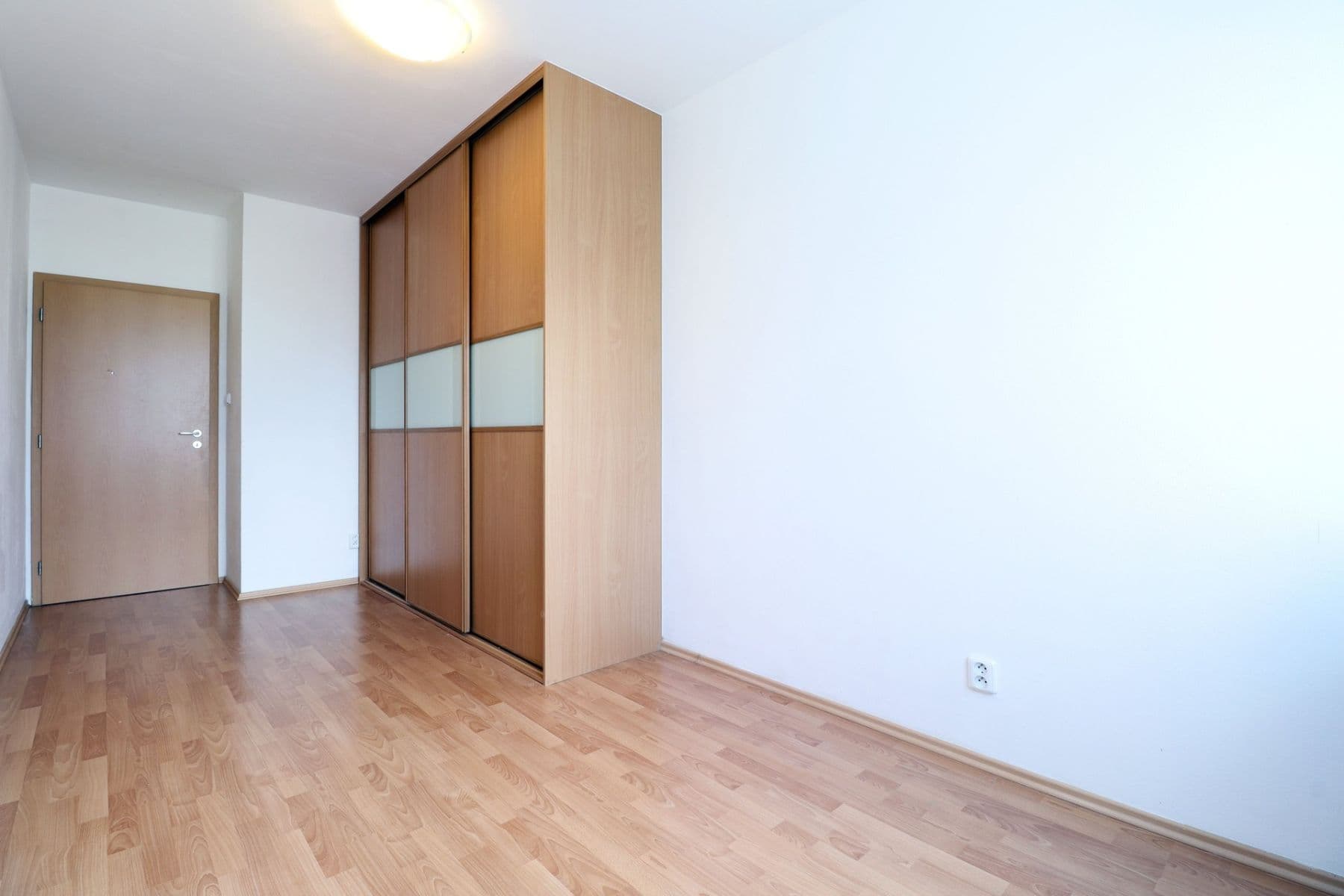 2 bedroom with open-plan kitchen flat to rent, 76 m², Herlíkovická, Prague, Prague 2 bedroom with open-plan kitchen flat to rent, 76 m², Herlíkovická, Prague, Prague