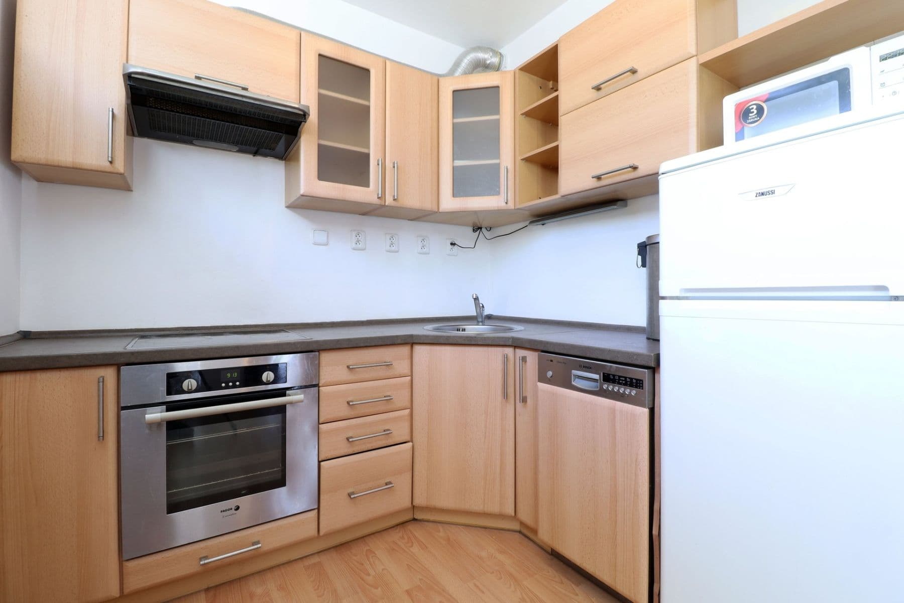 2 bedroom with open-plan kitchen flat to rent, 76 m², Herlíkovická, Prague, Prague 2 bedroom with open-plan kitchen flat to rent, 76 m², Herlíkovická, Prague, Prague