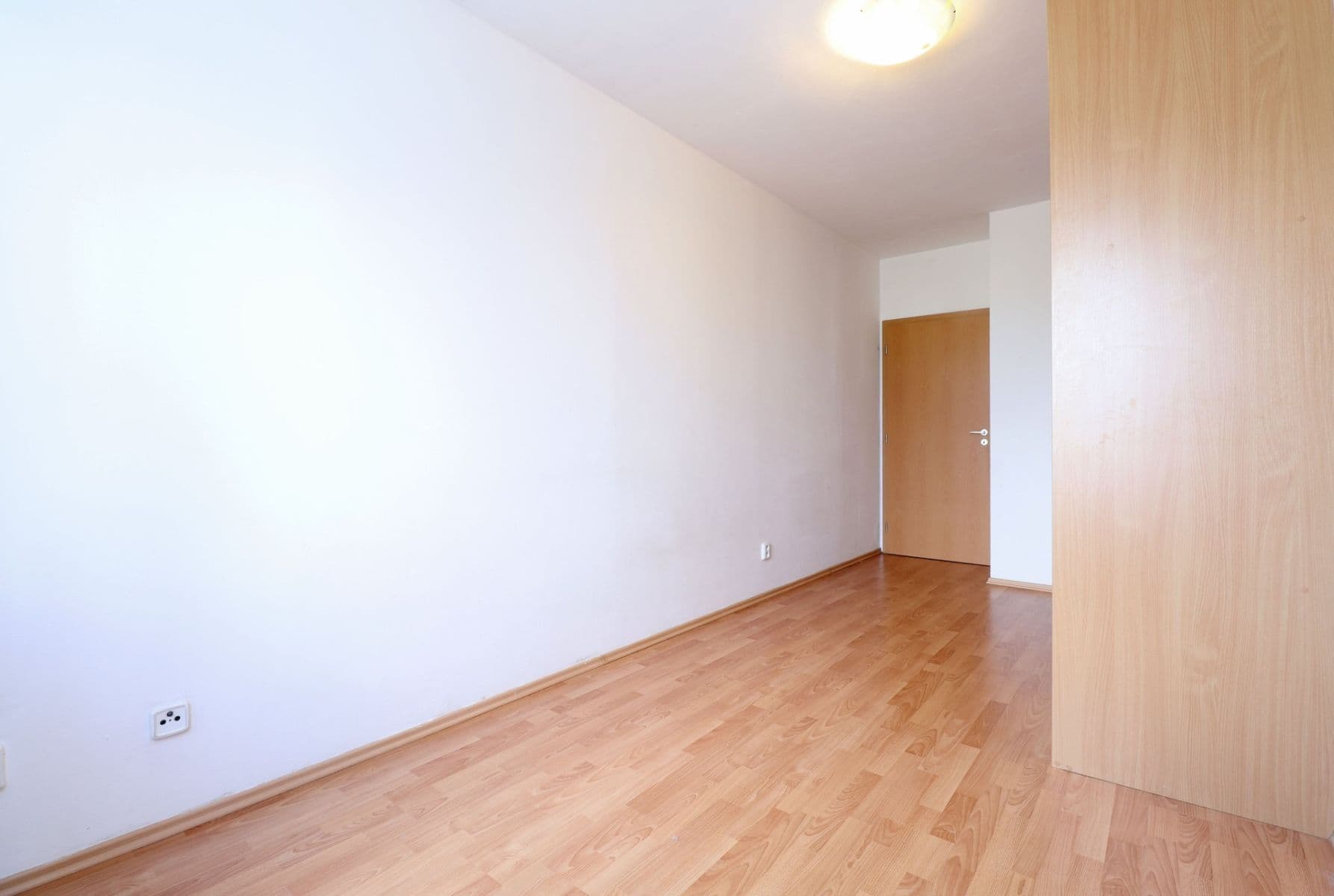 2 bedroom with open-plan kitchen flat to rent, 76 m², Herlíkovická, Prague, Prague 2 bedroom with open-plan kitchen flat to rent, 76 m², Herlíkovická, Prague, Prague