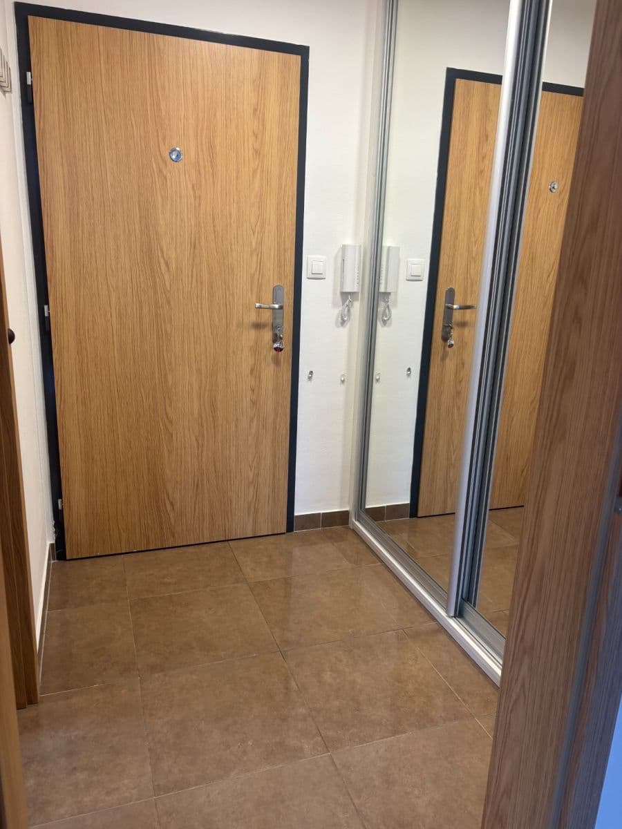 Studio flat to rent, 34 m², Ovesná, Hostivice, Středočeský Region Studio flat to rent, 34 m², Ovesná, Hostivice, Středočeský Region