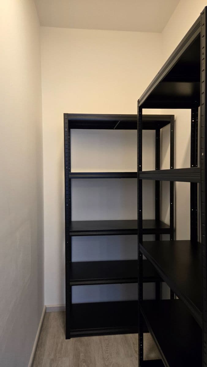 1 bedroom with open-plan kitchen flat to rent, 47 m², Drahňovická, Prague, Prague 1 bedroom with open-plan kitchen flat to rent, 47 m², Drahňovická, Prague, Prague