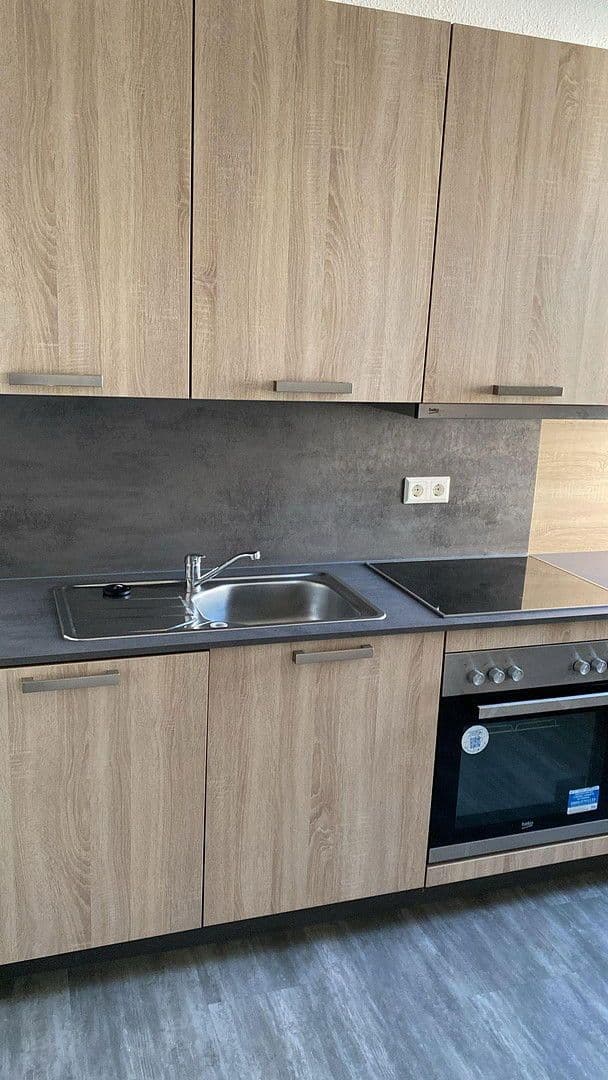 3 bedroom flat to rent, 98 m², Bahnhofstr.2, Zwickau, Saxony 3 bedroom flat to rent, 98 m², Bahnhofstr.2, Zwickau, Saxony