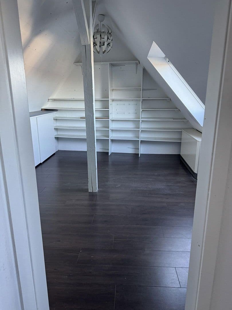 2 bedroom with open-plan kitchen flat to rent, 84 m², Essen, North Rhine-Westphalia 2 bedroom with open-plan kitchen flat to rent, 84 m², Essen, North Rhine-Westphalia