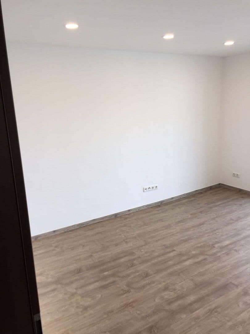 1 bedroom with open-plan kitchen flat to rent, 58 m², Siedlung 17 und 18, Deggendorf, Bavaria 1 bedroom with open-plan kitchen flat to rent, 58 m², Siedlung 17 und 18, Deggendorf, Bavaria