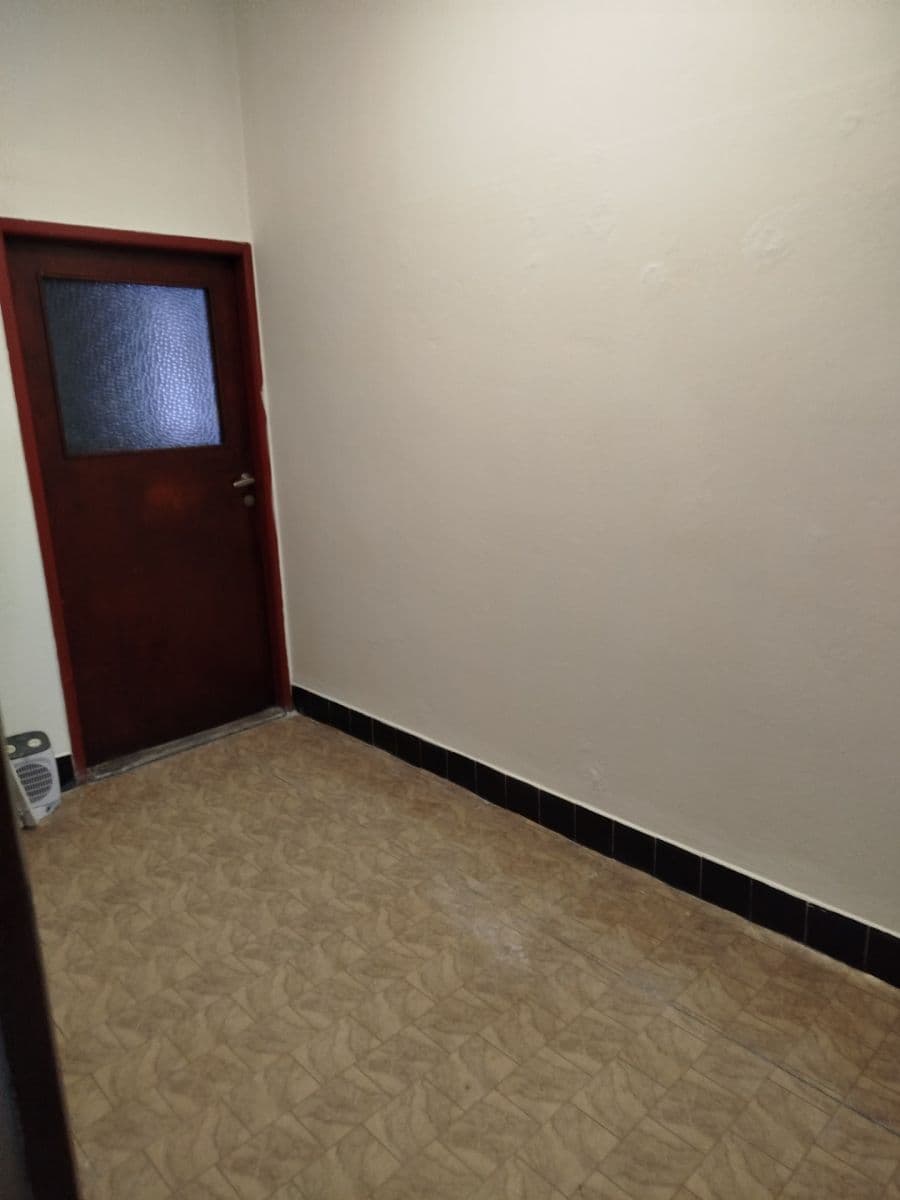 non-residential property to rent, 86 m², Husovo náměstí, Lysá nad Labem, Středočeský Region non-residential property to rent, 86 m², Husovo náměstí, Lysá nad Labem, Středočeský Region