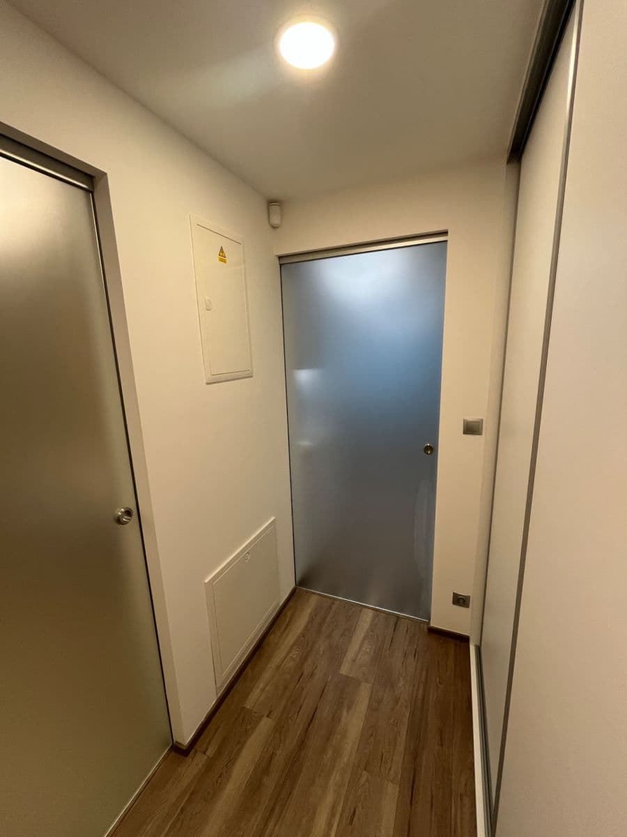 Studio flat to rent, 33 m², Kurta Konráda, Prague, Prague Studio flat to rent, 33 m², Kurta Konráda, Prague, Prague