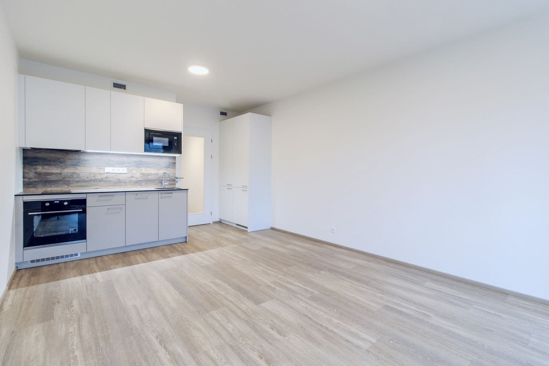 Studio flat to rent, 32 m², Poděbradská, Prague, Prague Studio flat to rent, 32 m², Poděbradská, Prague, Prague