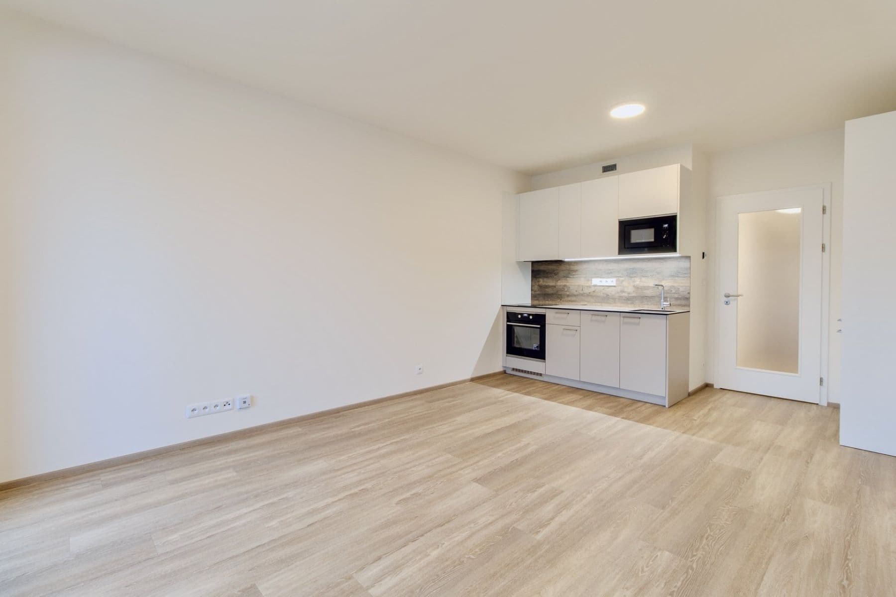 Studio flat to rent, 32 m², Poděbradská, Prague, Prague Studio flat to rent, 32 m², Poděbradská, Prague, Prague