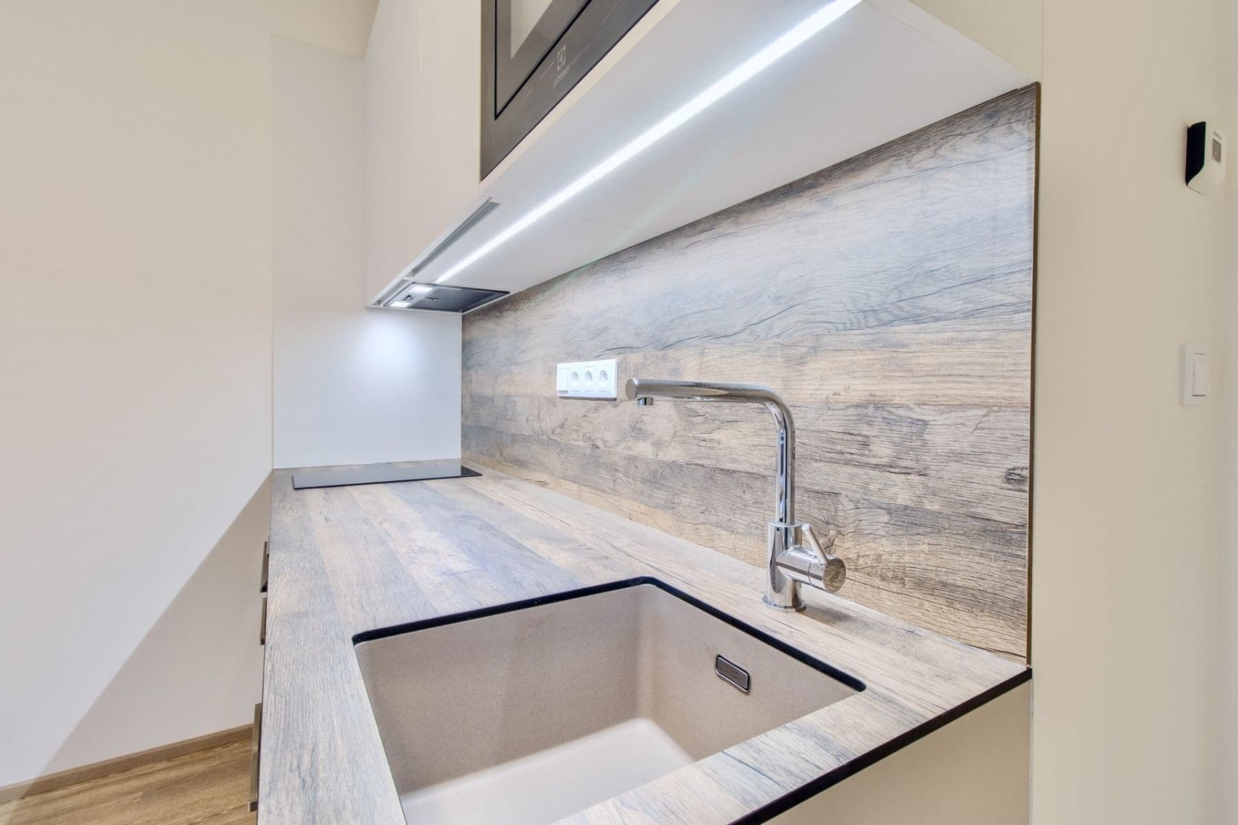 Studio flat to rent, 32 m², Poděbradská, Prague, Prague Studio flat to rent, 32 m², Poděbradská, Prague, Prague