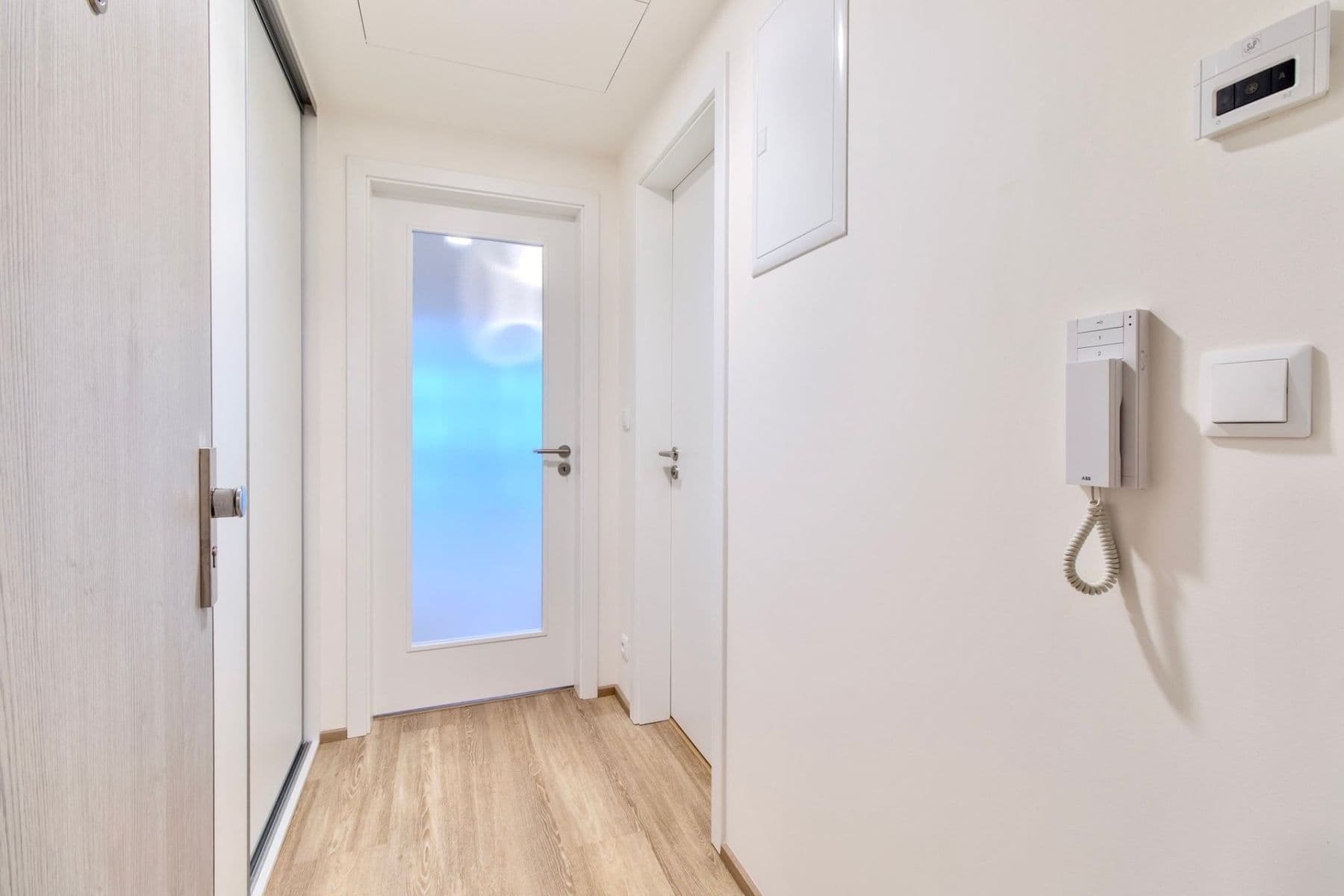 Studio flat to rent, 32 m², Poděbradská, Prague, Prague Studio flat to rent, 32 m², Poděbradská, Prague, Prague