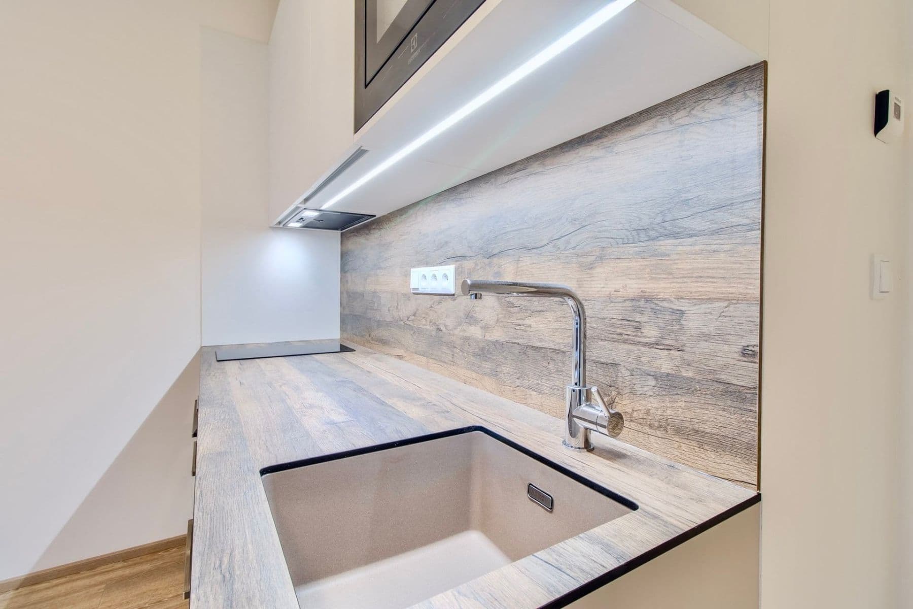 Studio flat to rent, 32 m², Poděbradská, Prague, Prague Studio flat to rent, 32 m², Poděbradská, Prague, Prague