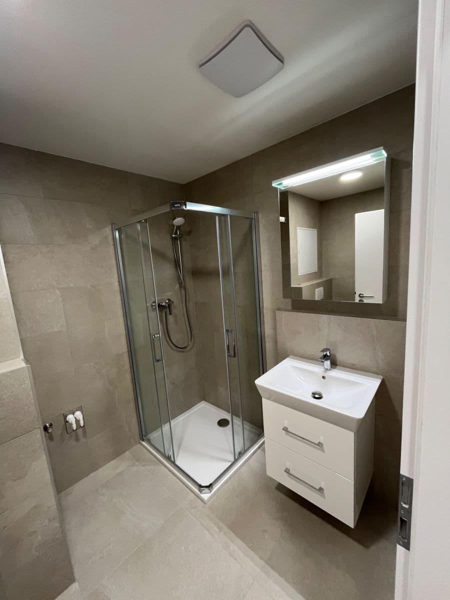 1 bedroom with open-plan kitchen flat to rent, 55 m², Hluboček, Brno, Jihomoravský Region 1 bedroom with open-plan kitchen flat to rent, 55 m², Hluboček, Brno, Jihomoravský Region