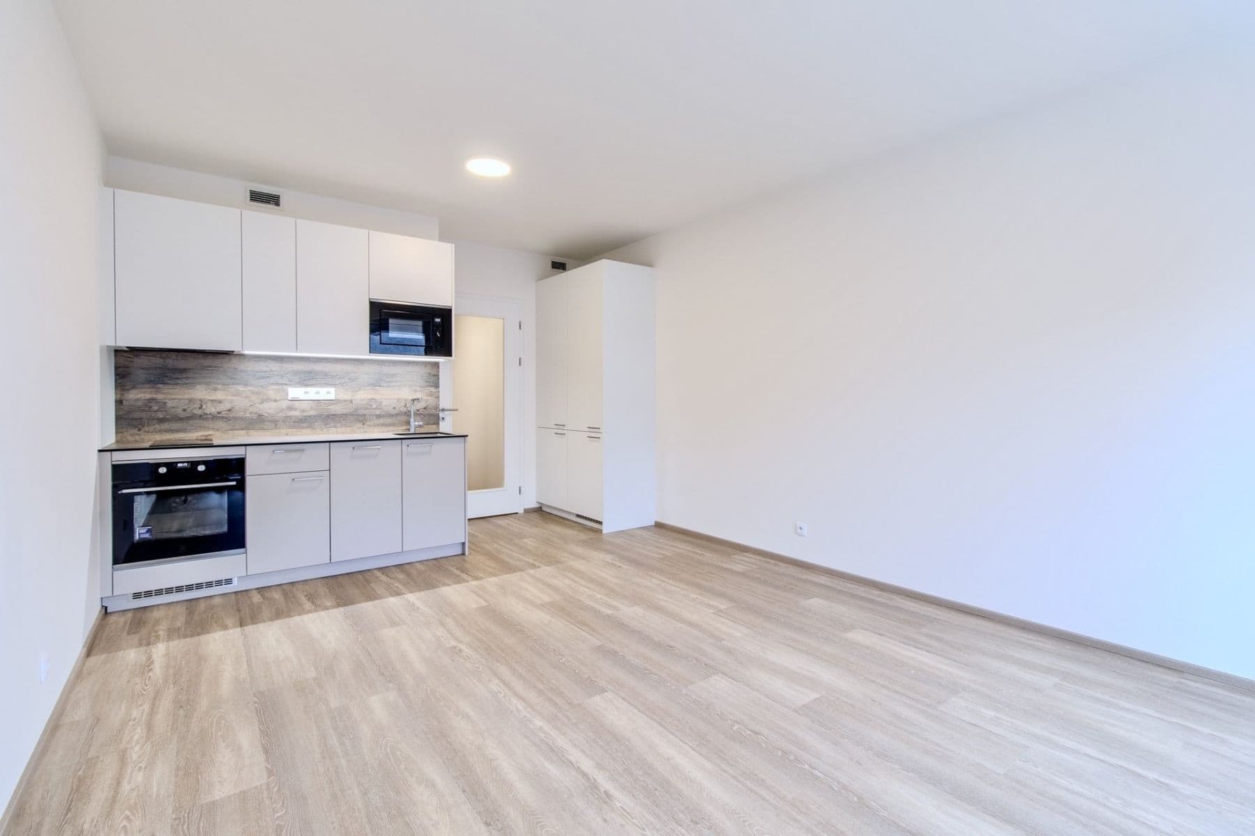 Studio flat to rent, 32 m², Poděbradská, Prague, Prague Studio flat to rent, 32 m², Poděbradská, Prague, Prague