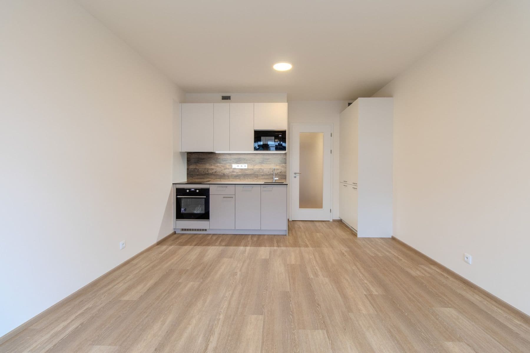 Studio flat to rent, 32 m², Poděbradská, Prague, Prague Studio flat to rent, 32 m², Poděbradská, Prague, Prague