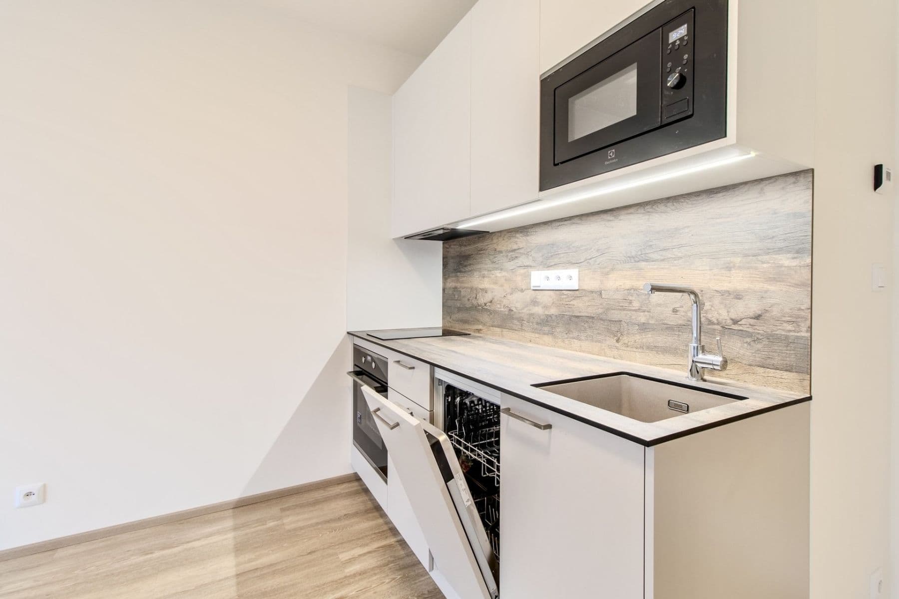 Studio flat to rent, 32 m², Poděbradská, Prague, Prague Studio flat to rent, 32 m², Poděbradská, Prague, Prague