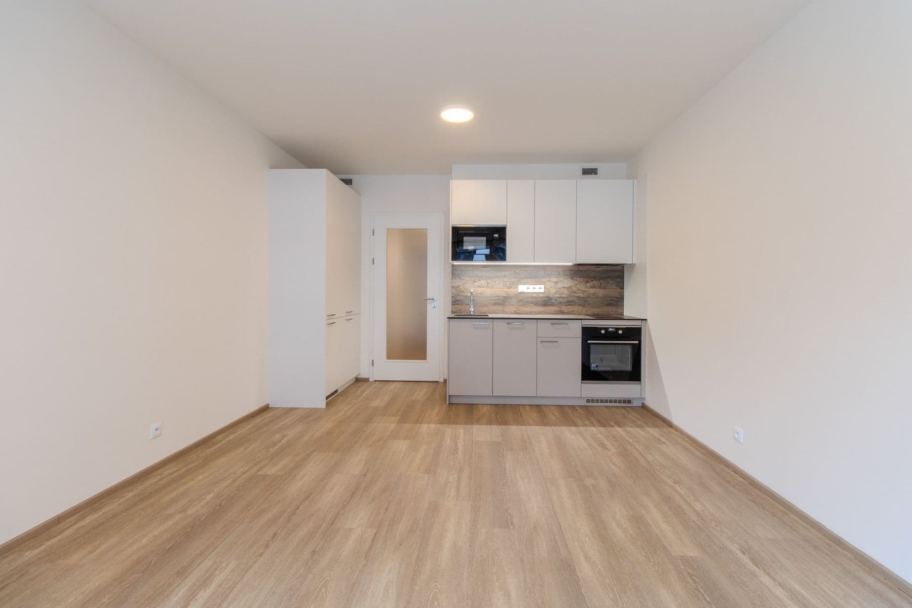 Studio flat to rent, 32 m², Poděbradská, Prague, Prague Studio flat to rent, 32 m², Poděbradská, Prague, Prague