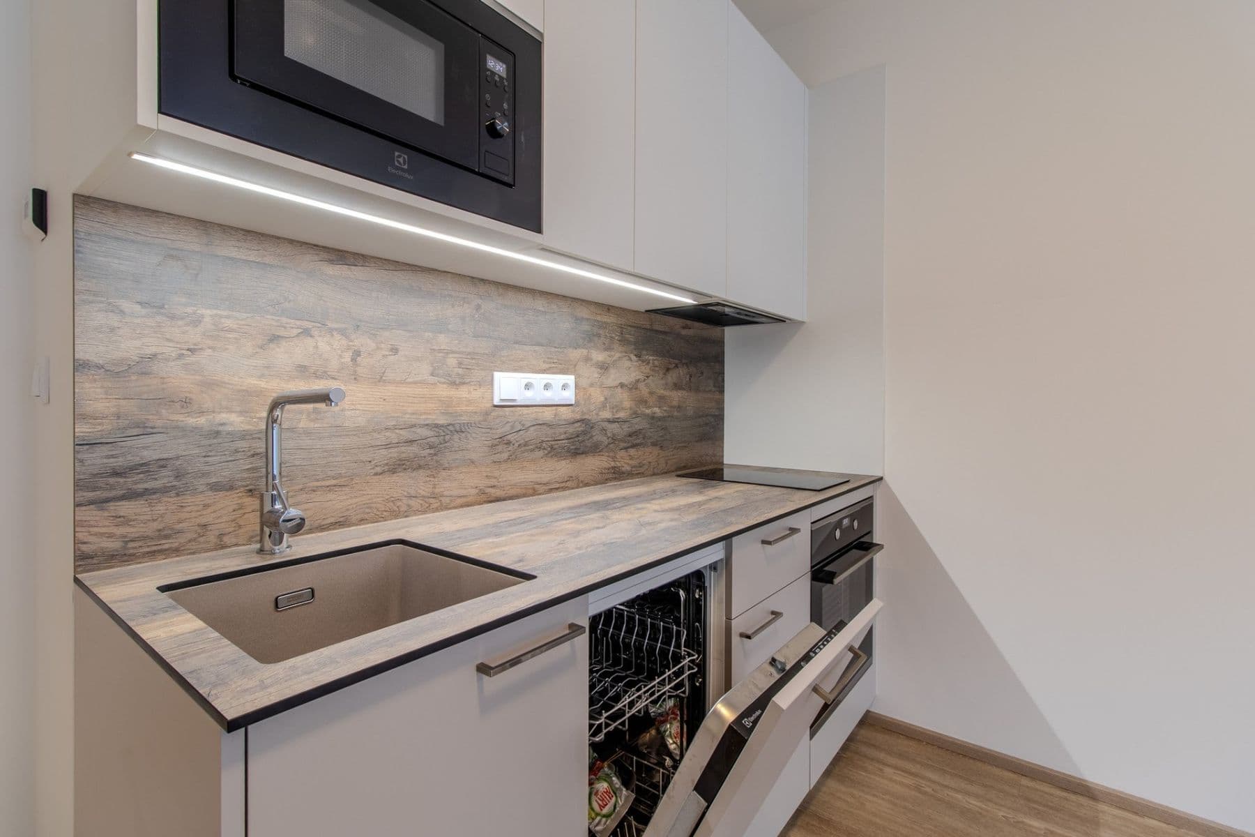 Studio flat to rent, 32 m², Poděbradská, Prague, Prague Studio flat to rent, 32 m², Poděbradská, Prague, Prague