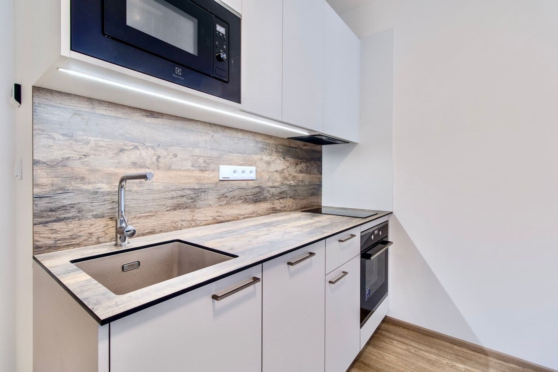 Studio flat to rent, 32 m², Poděbradská, Prague, Prague Studio flat to rent, 32 m², Poděbradská, Prague, Prague