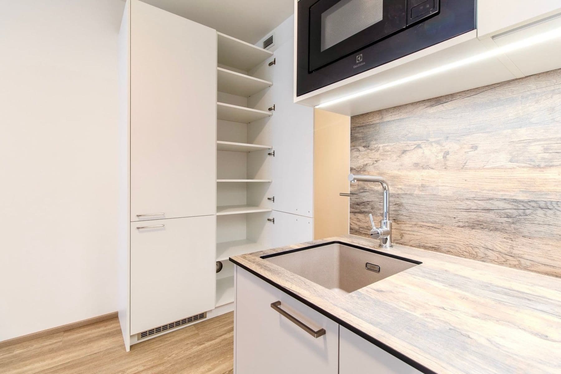 Studio flat to rent, 32 m², Poděbradská, Prague, Prague Studio flat to rent, 32 m², Poděbradská, Prague, Prague