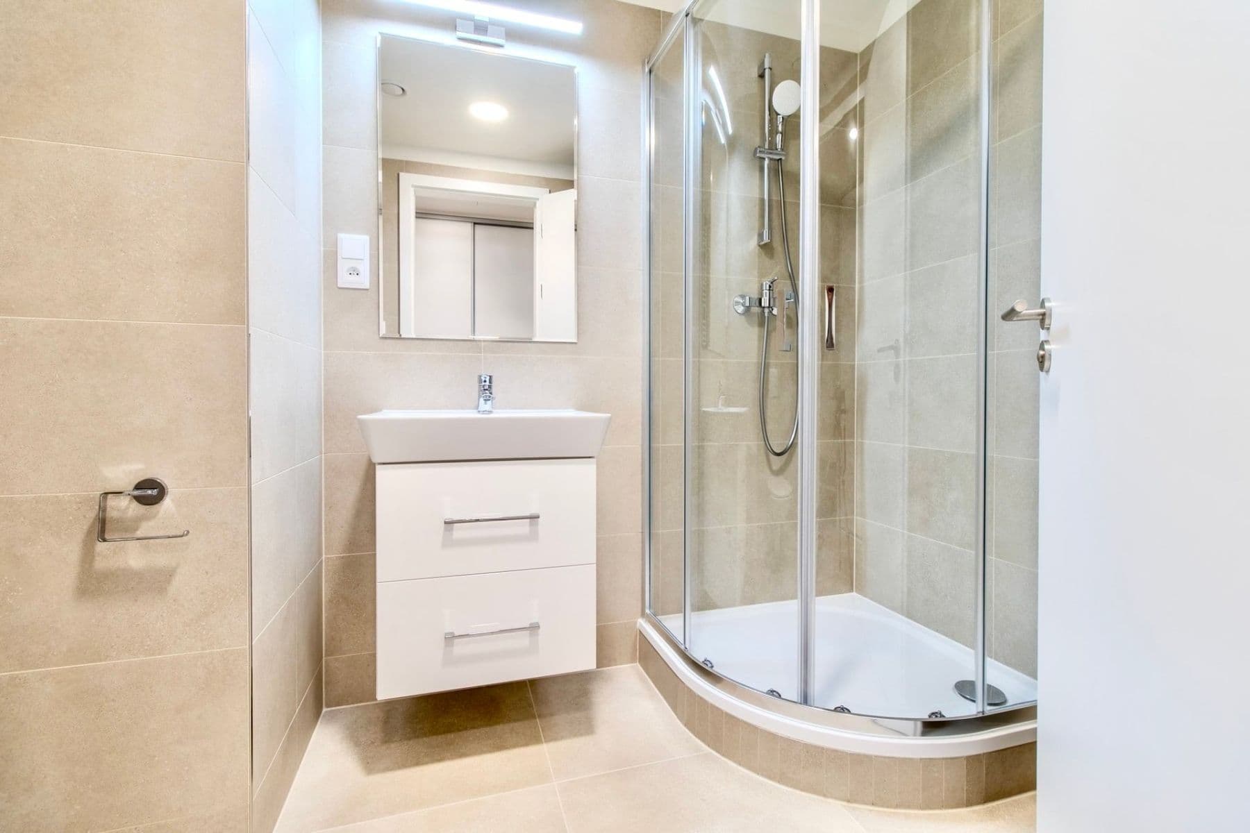 Studio flat to rent, 32 m², Poděbradská, Prague, Prague Studio flat to rent, 32 m², Poděbradská, Prague, Prague