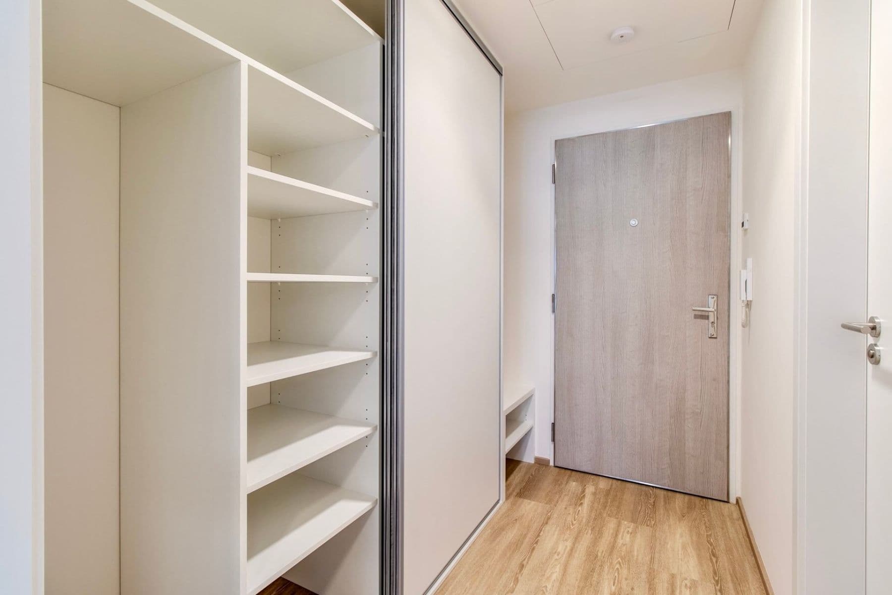 Studio flat to rent, 32 m², Poděbradská, Prague, Prague Studio flat to rent, 32 m², Poděbradská, Prague, Prague