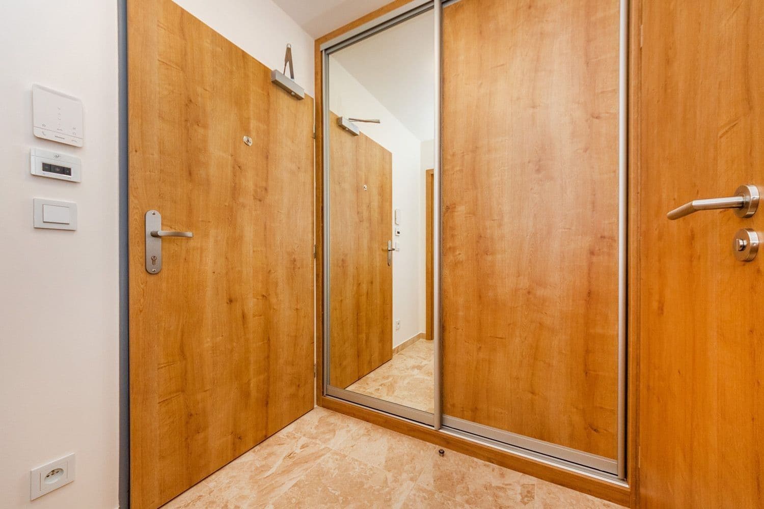 Studio flat to rent, 34 m², Miloše Havla, Prague, Prague Studio flat to rent, 34 m², Miloše Havla, Prague, Prague