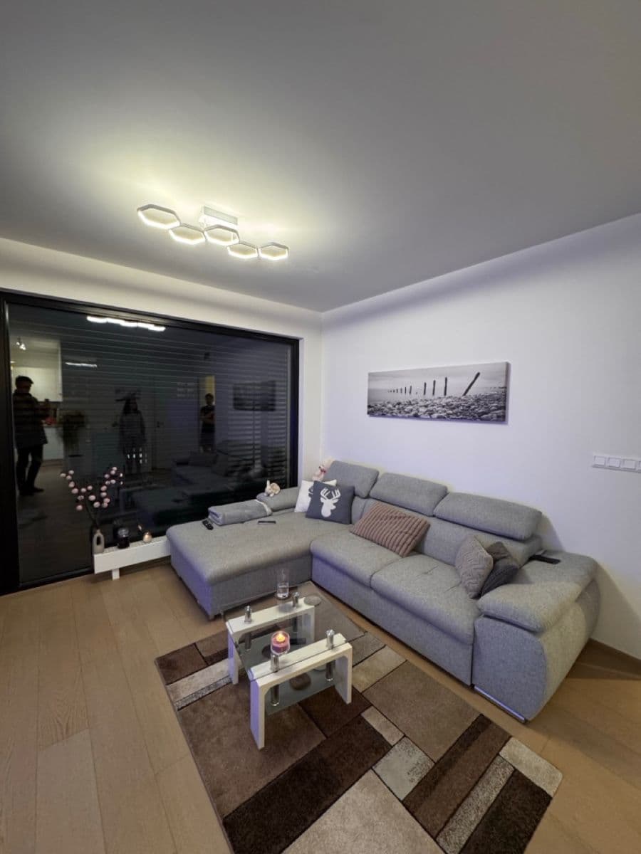 1 bedroom with open-plan kitchen flat to rent, 58 m², Michelangelova, Prague, Prague 1 bedroom with open-plan kitchen flat to rent, 58 m², Michelangelova, Prague, Prague