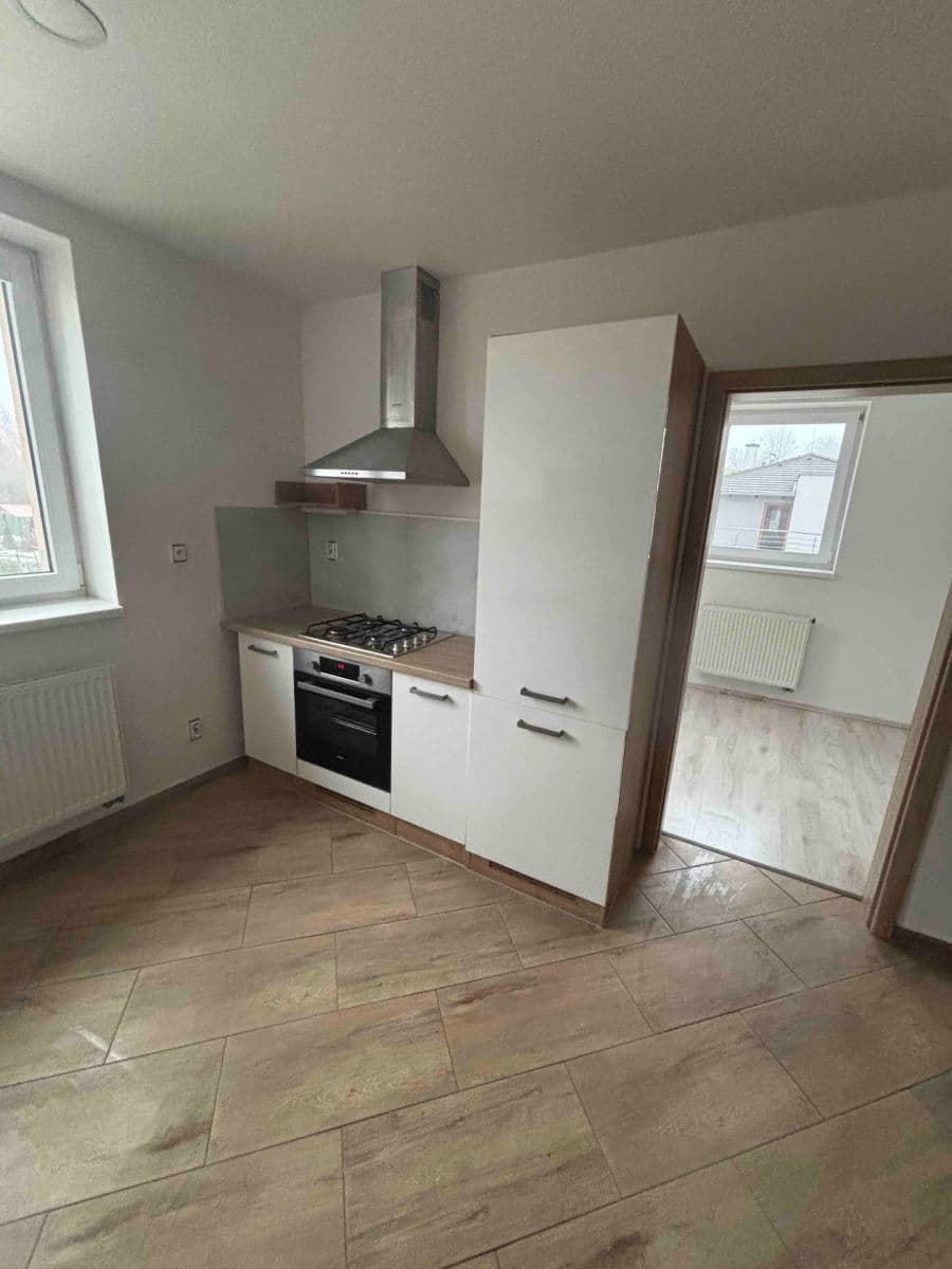 3 bedroom with open-plan kitchen flat to rent, 85 m², Potoční, Tuchoměřice, Středočeský Region 3 bedroom with open-plan kitchen flat to rent, 85 m², Potoční, Tuchoměřice, Středočeský Region