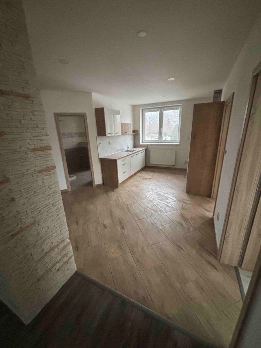 3 bedroom with open-plan kitchen flat to rent, 85 m², Potoční, Tuchoměřice, Středočeský Region 3 bedroom with open-plan kitchen flat to rent, 85 m², Potoční, Tuchoměřice, Středočeský Region