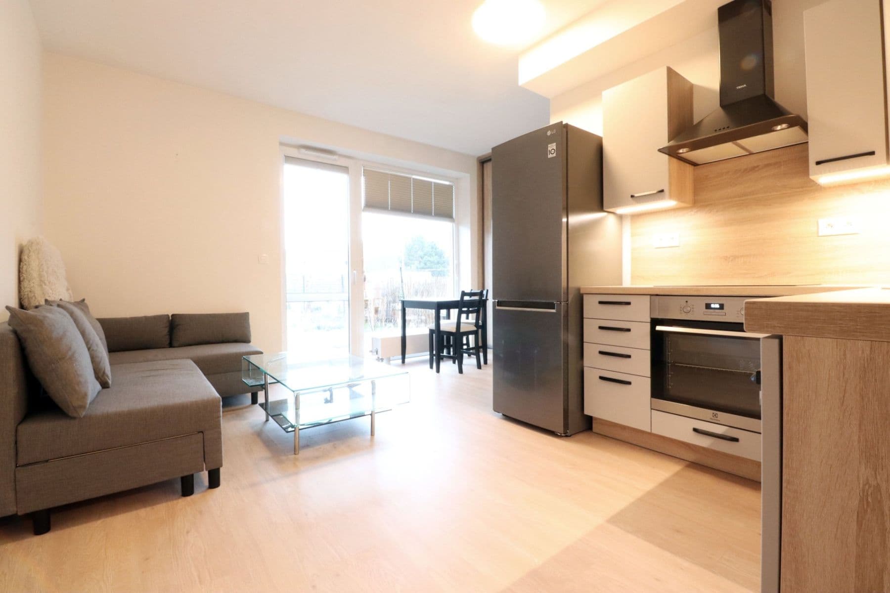 Studio flat to rent, 32 m², Pšeničná, Hostivice, Středočeský Region Studio flat to rent, 32 m², Pšeničná, Hostivice, Středočeský Region