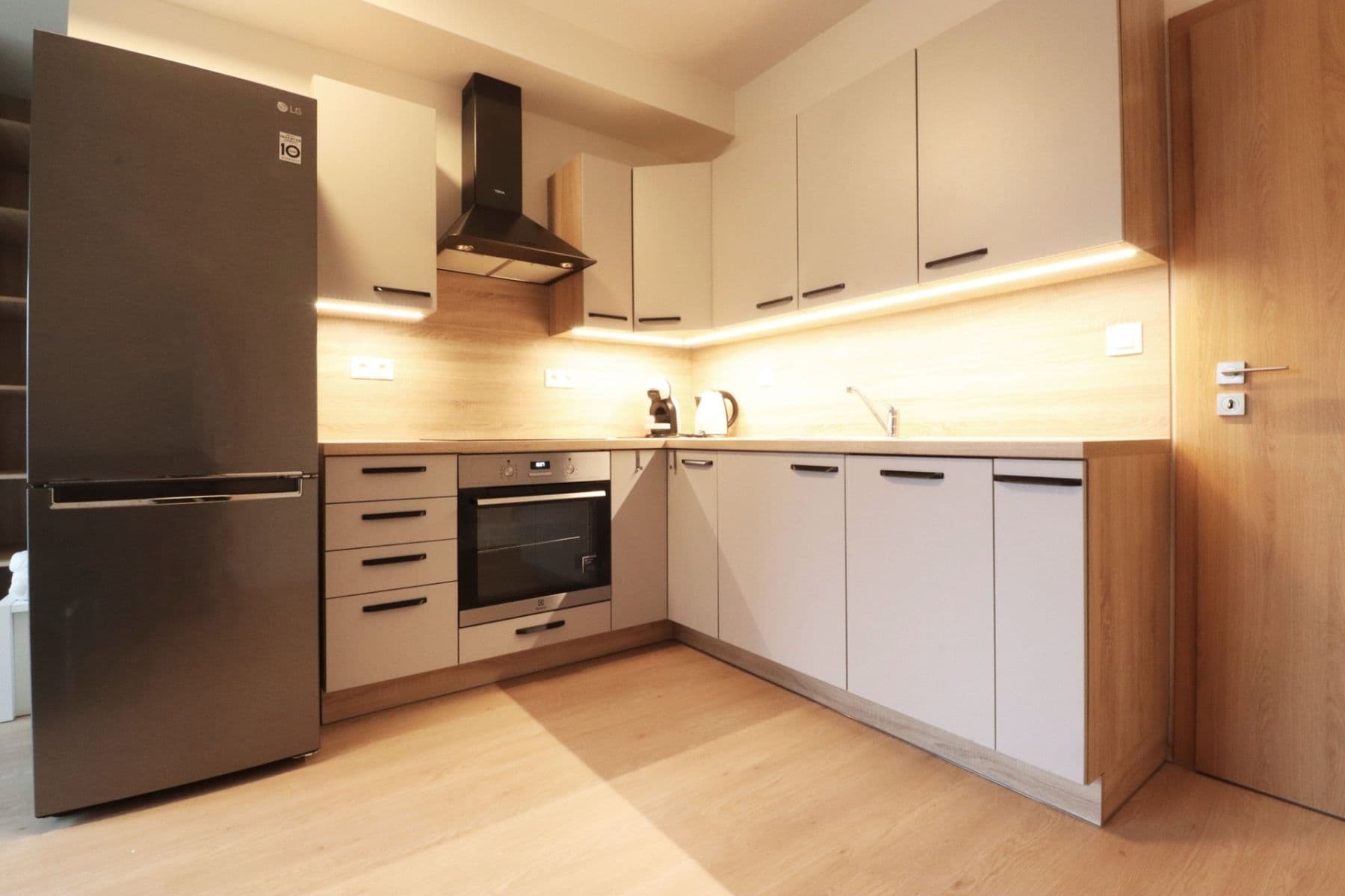 Studio flat to rent, 32 m², Pšeničná, Hostivice, Středočeský Region Studio flat to rent, 32 m², Pšeničná, Hostivice, Středočeský Region